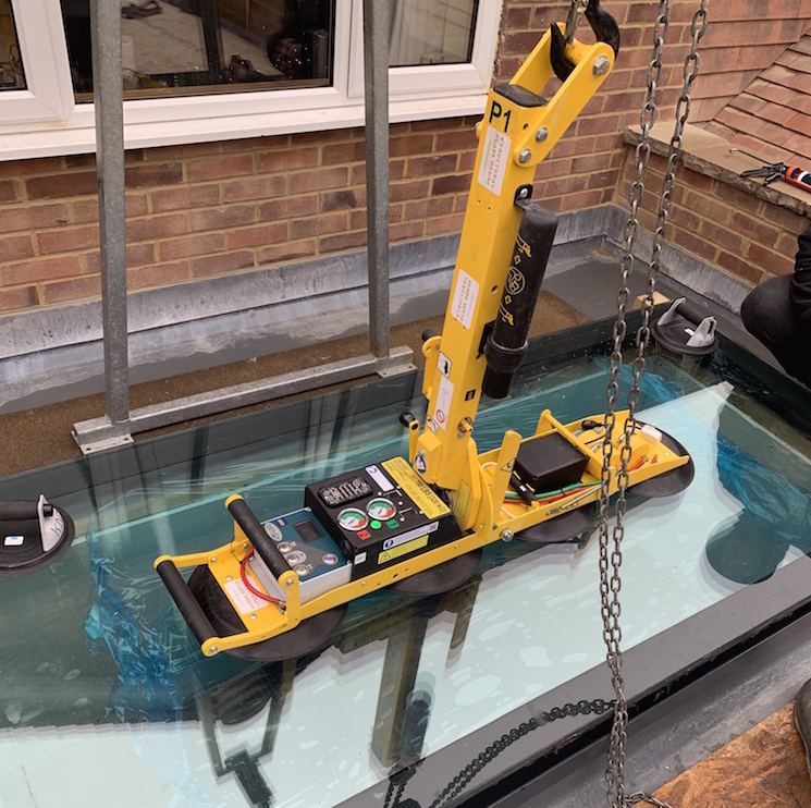 Glass vacuum lifters for hire